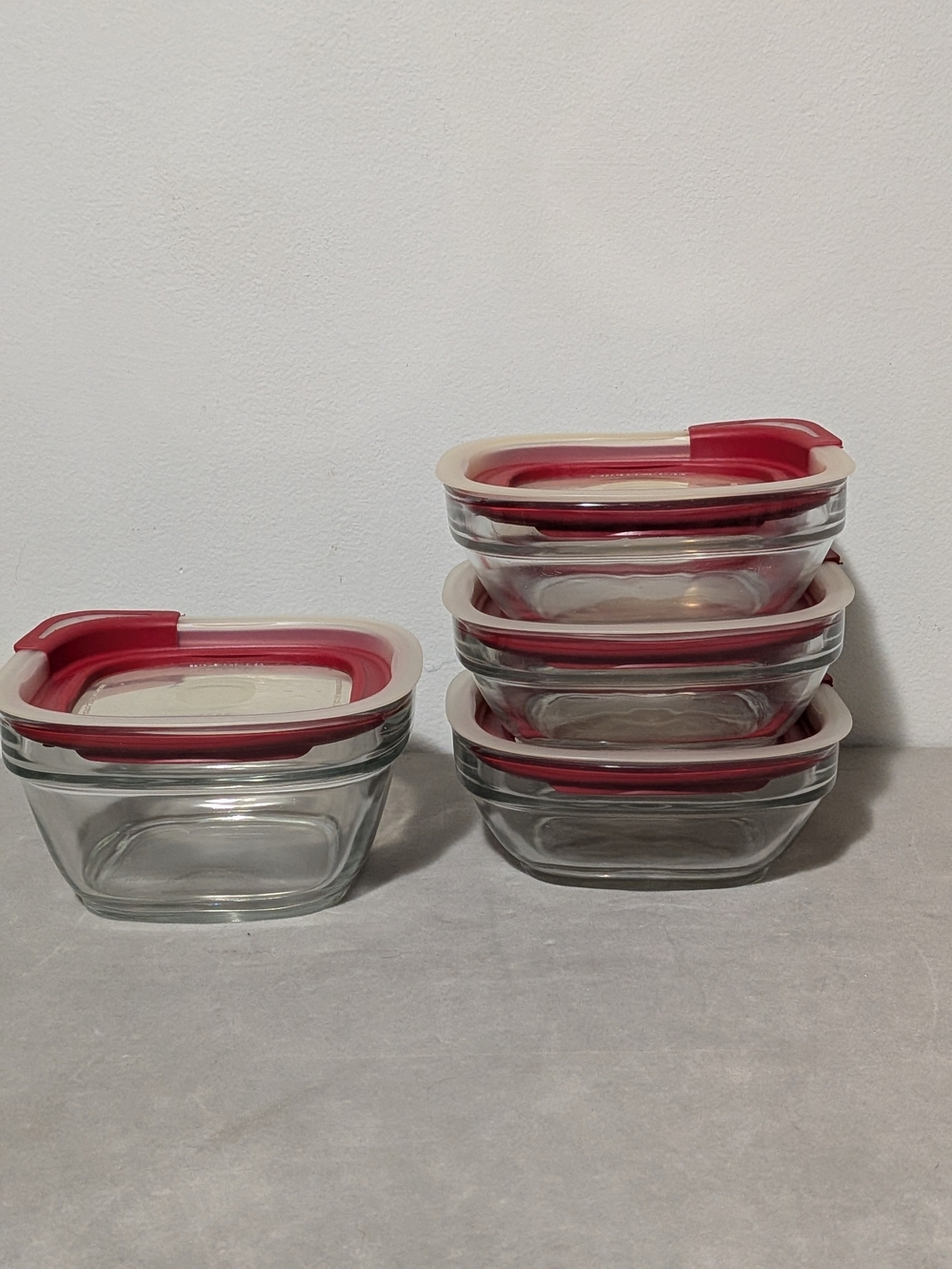Rubbermaid Glass Food Storage Containers W/ Press Seal Lids Set Of 4